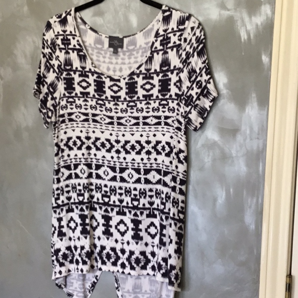 Market & Spruce Large Tribal print top NWOT